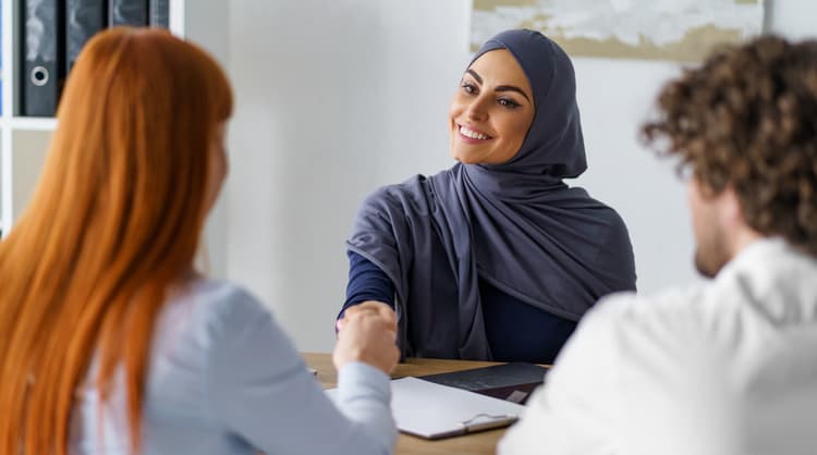 marriage counsellor meeting up with couple