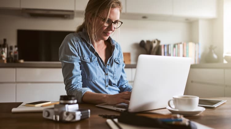 woman freelancer working from home