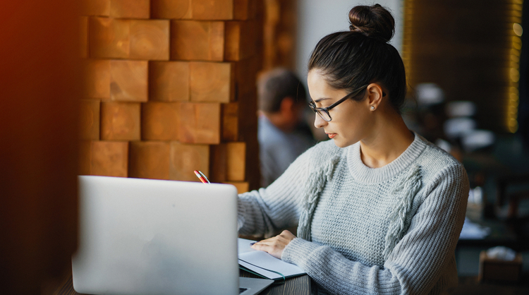 woman studying at cafe