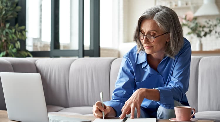 senior woman studying online